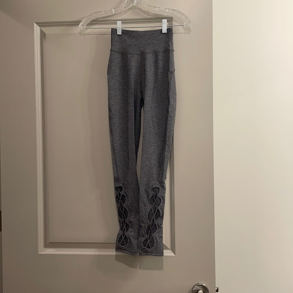 Lululemon 7/8 grey and black leggings with design